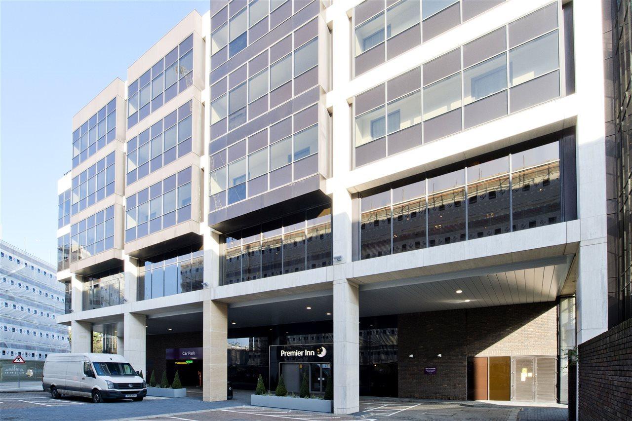 Premier Inn London Chiswick Exteriör bild