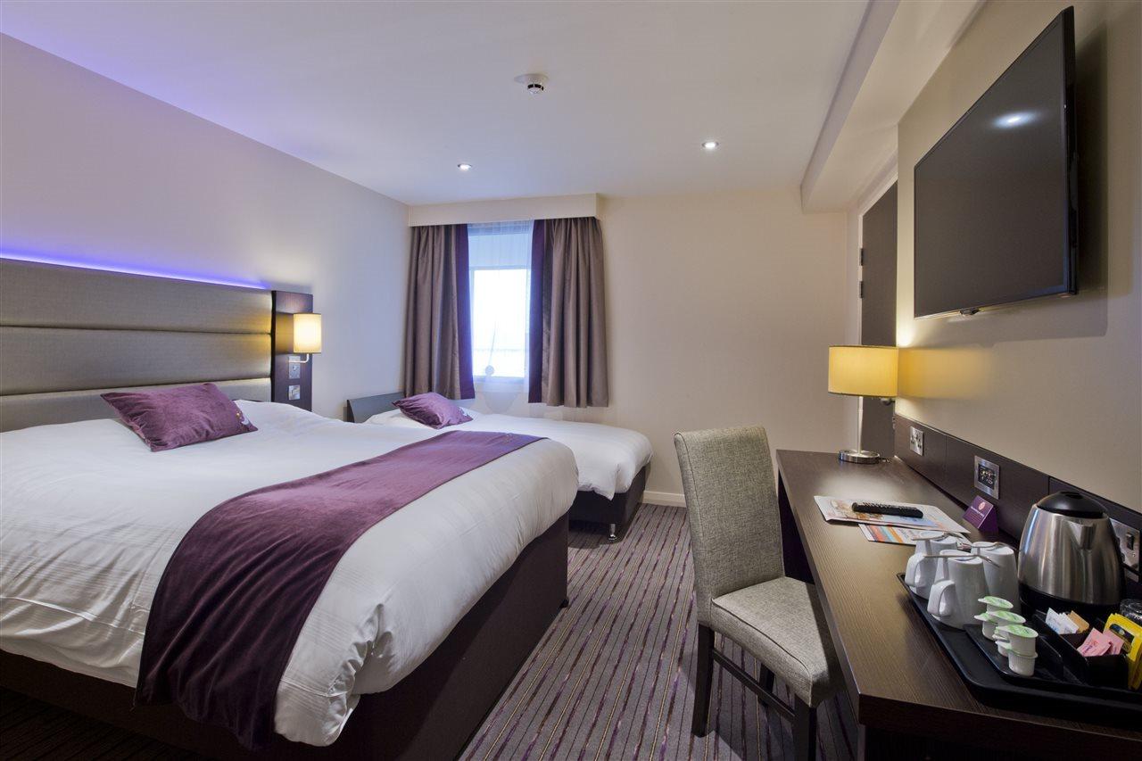 Premier Inn London Chiswick Exteriör bild