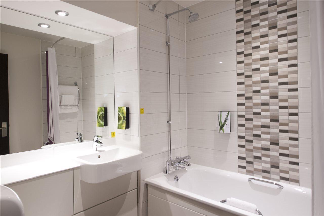 Premier Inn London Chiswick Exteriör bild